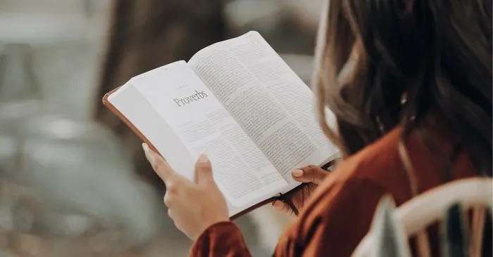 woman reading bible joel muniz unsplash woman reading bible joel muniz unsplash